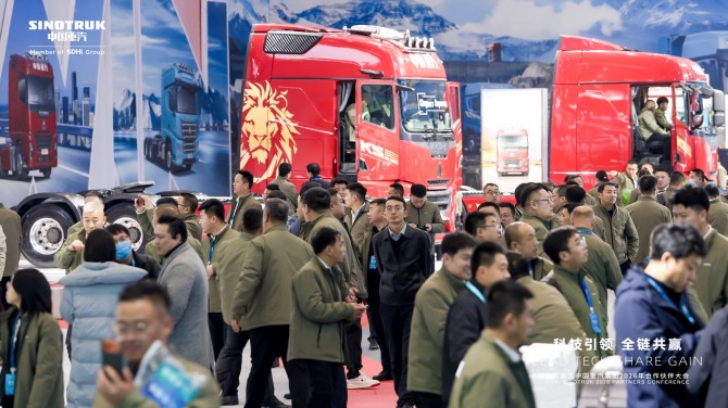 豪沃 KS 牵引车：重卡战斗机，价值大颠覆